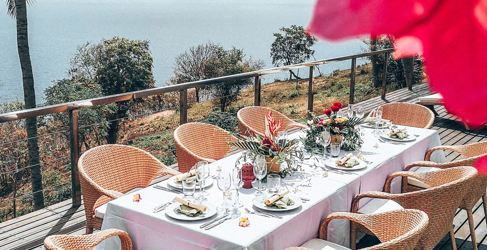 Malimbu Cliff Villa - Outdoor Dining Set-Up